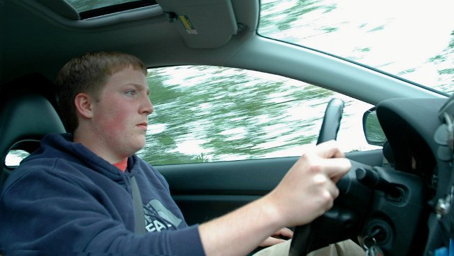 20110601184529-conductor-joven.jpg
